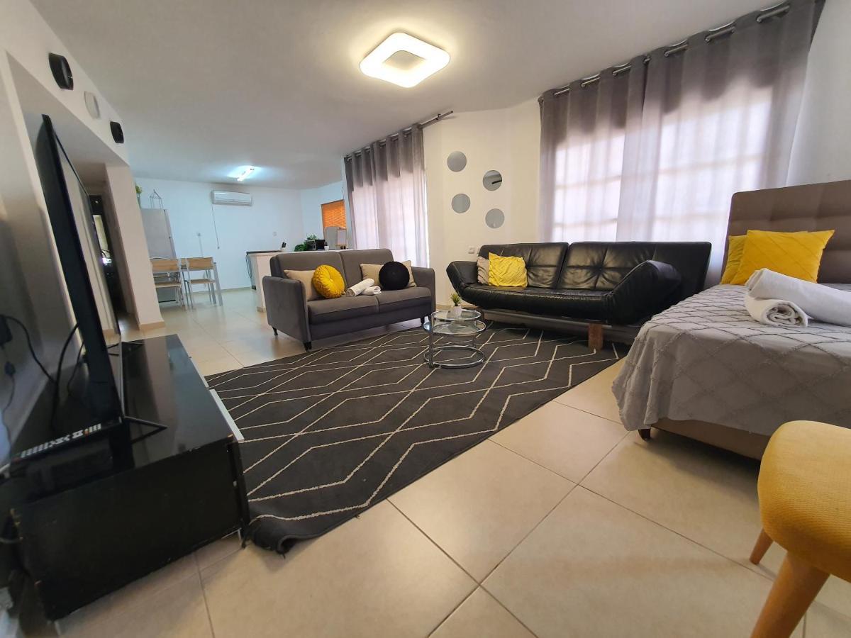 Barak Royal Suites 20 Garden Jacuzzi - ג'קוזי בחצר Эйлат Экстерьер фото