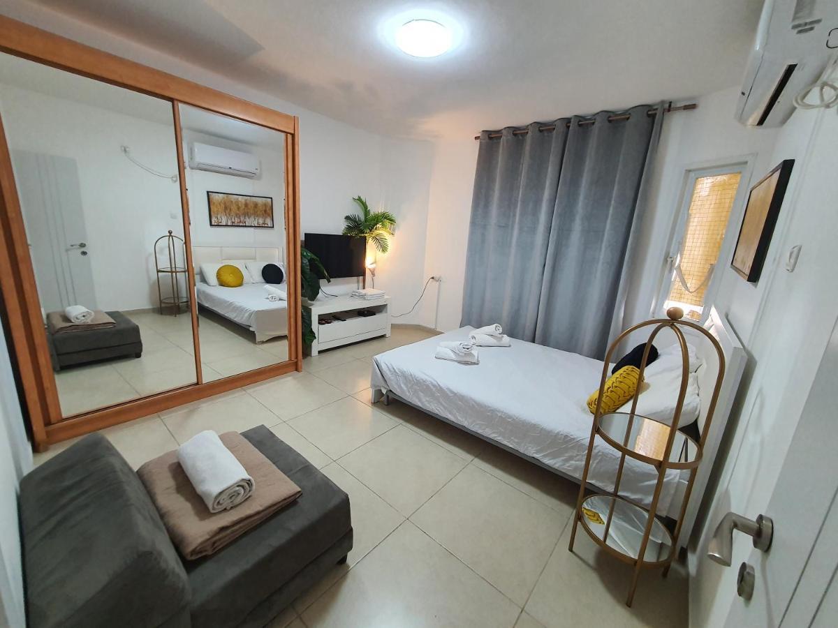 Barak Royal Suites 20 Garden Jacuzzi - ג'קוזי בחצר Эйлат Экстерьер фото