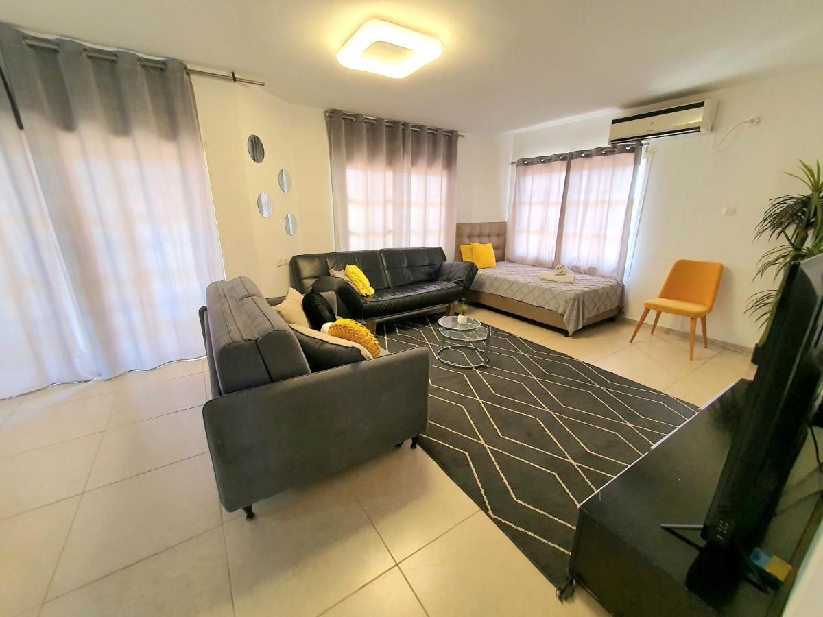 Barak Royal Suites 20 Garden Jacuzzi - ג'קוזי בחצר Эйлат Экстерьер фото