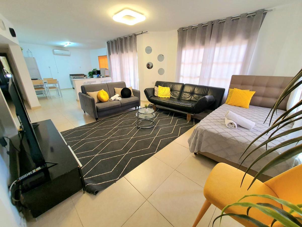 Barak Royal Suites 20 Garden Jacuzzi - ג'קוזי בחצר Эйлат Экстерьер фото